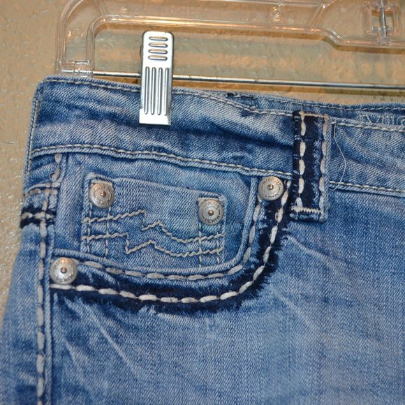Sz 27 Miss Me Embroidered Boyfriend Blue Jean Shorts JPB1026SH - Picture 8 of 14